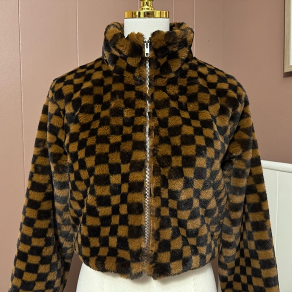 Le Lis Faux Fur Checkerboard Cropped Jacket - Picture 5 of 14